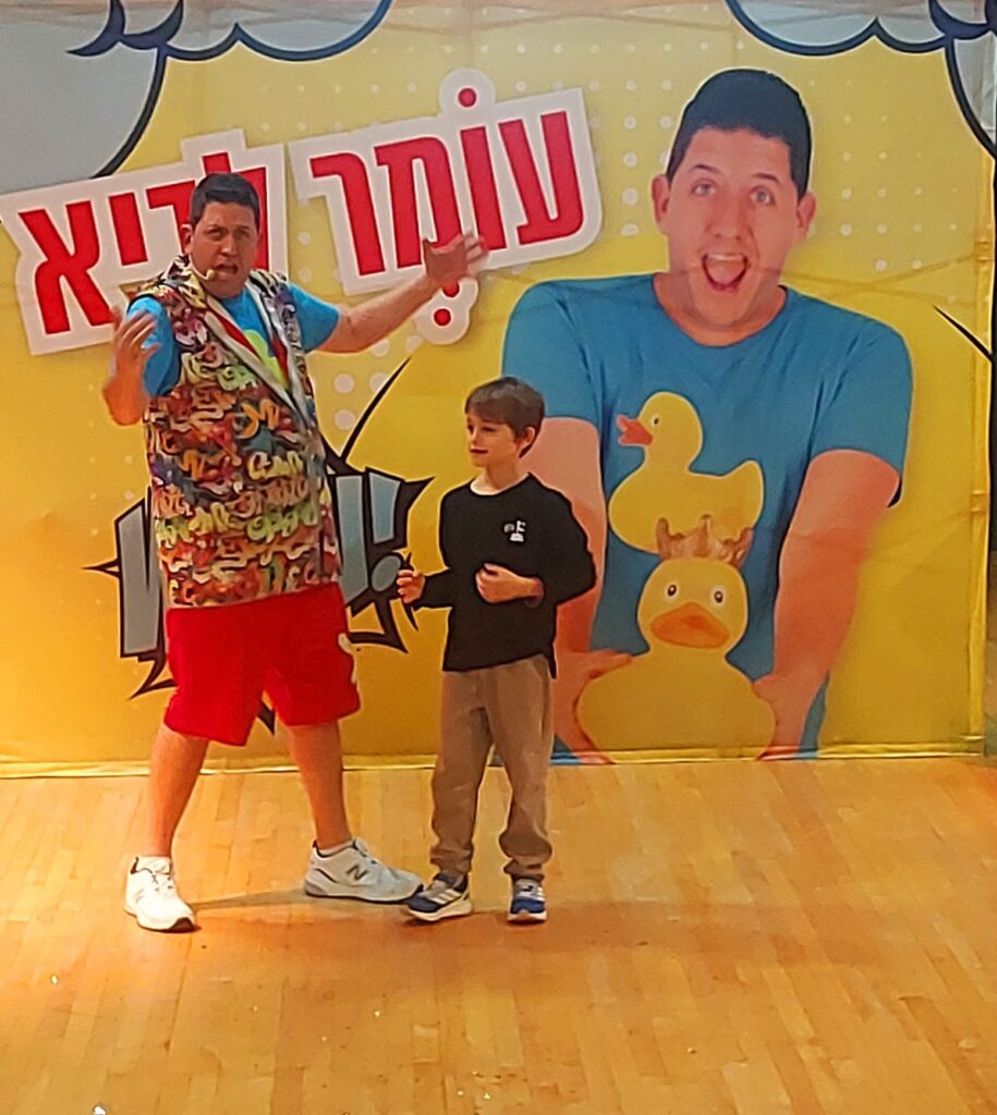 מופע הקוסם עומר לביא באירוע חנוכה