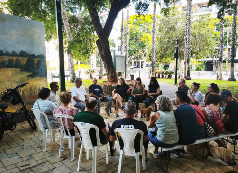 מפגש שיתוף ציבור בגינת הקוצר עם מנכ״ל עיריית רמת השרון, פעילי הדר ותושבי השכונה